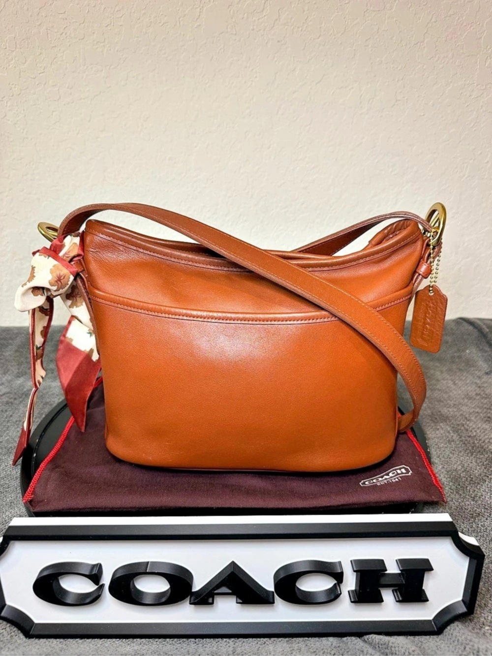 Vintage COACH British Tan “Worth” Hobo Crossbody bag No. G6M-4143 Costa Rica